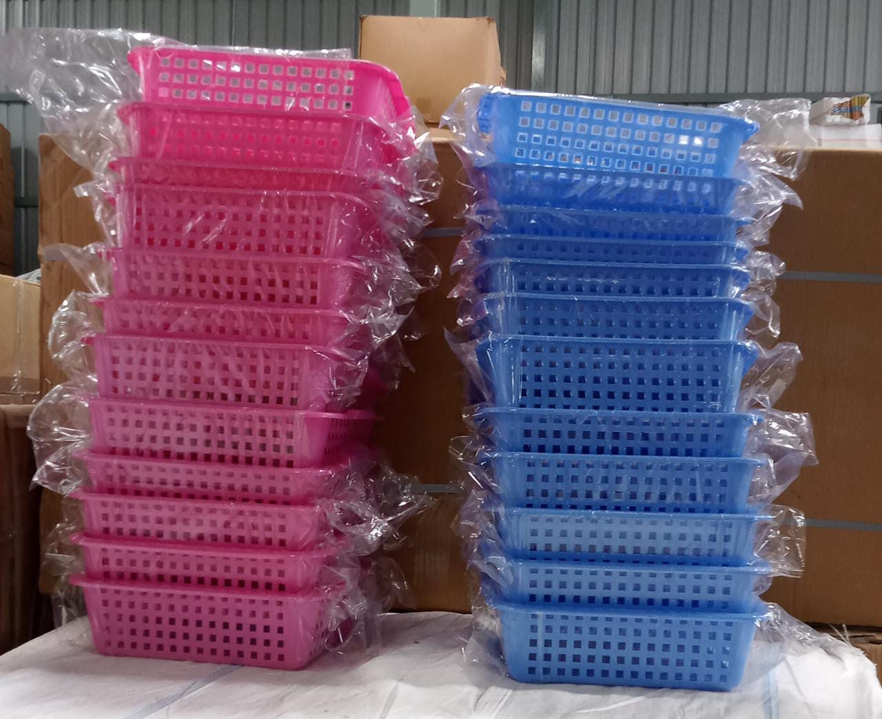 Versatile small basket for organizing fruits Versatile small basket for organizing fruits
